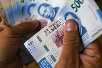 Peso mexicano cae ante el dólar tras ocho jornadas al alza