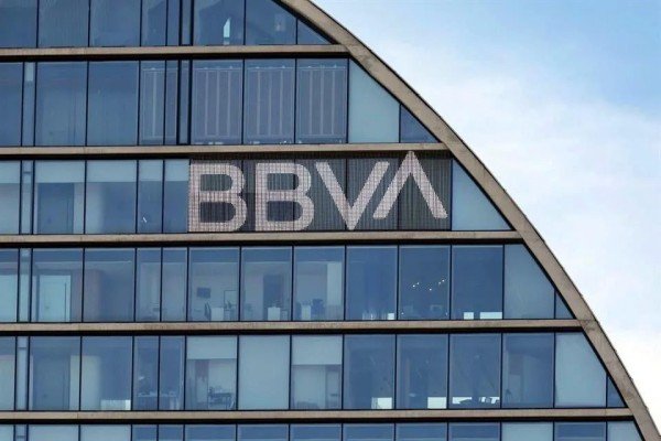 Fallas en tarjetas y app de BBVA afectan a usuarios en México