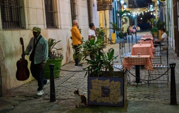 Crisis energética paraliza la vida nocturna en La Habana