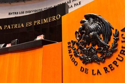 Senado guarda minuto de silencio por agentes caídos en Chihuahua
