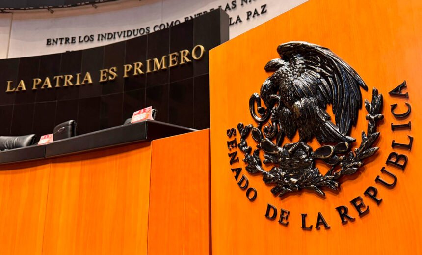 Senado guarda minuto de silencio por agentes caídos en Chihuahua