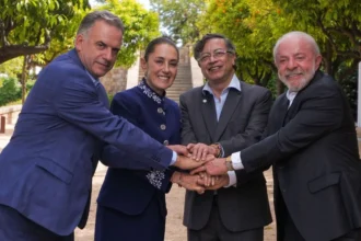 Sheinbaum impulsa paz y diálogo en cumbre de Barcelona