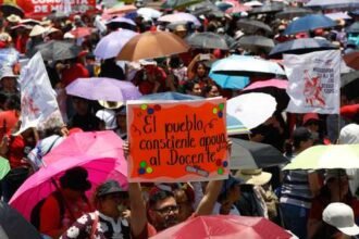 CNTE rechaza aumento salarial y mantiene amenaza de paro nacional