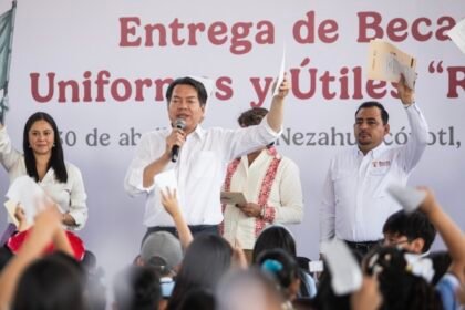 Gobierno inicia entrega de tarjetas de la Beca Rita Cetina