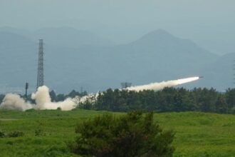 EE UU prueba sistema HIMARS en ejercicios militares en Japón