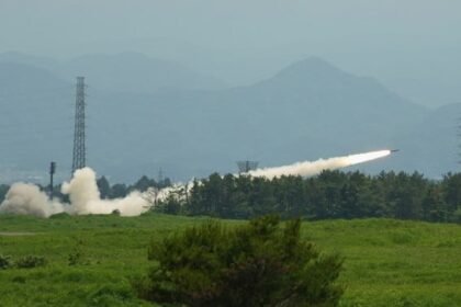 EE UU prueba sistema HIMARS en ejercicios militares en Japón