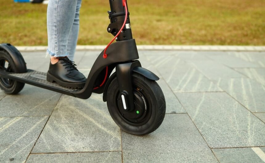 CDMX exige placas, licencia y casco para scooters eléctricos 2026