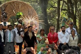 Desfile cultural y leyendas del fútbol en Reforma rumbo al Mundial