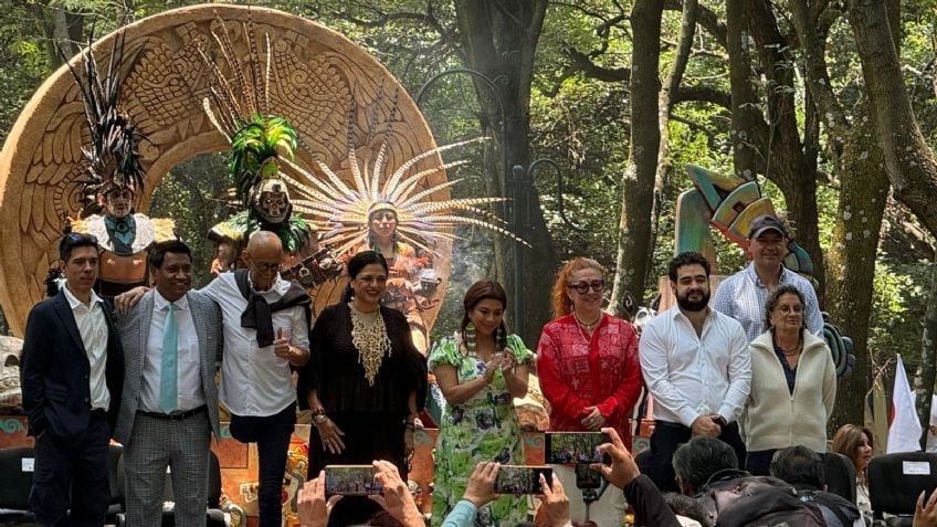 Desfile cultural y leyendas del fútbol en Reforma rumbo al Mundial