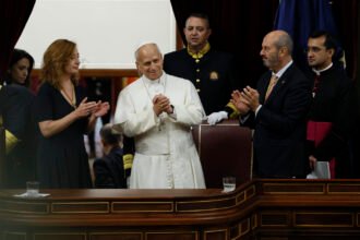 Papa León XIV pide solidaridad con migrantes y justicia ante abusos