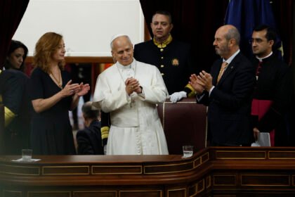 Papa León XIV pide solidaridad con migrantes y justicia ante abusos