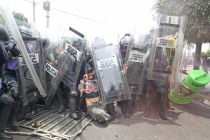 Tlachinollan denuncia operativos contra CNTE y buscadoras como represión