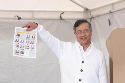 Tribunal ordena suspensión provisional de Gustavo Petro en Colombia