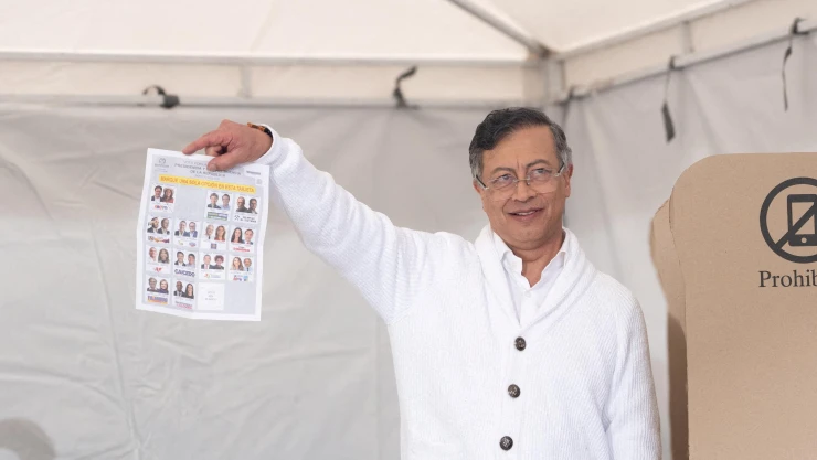 Tribunal ordena suspensión provisional de Gustavo Petro en Colombia