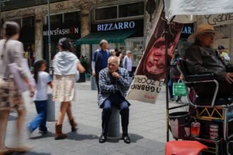 Economía mexicana crece 2.7% en julio, impulsa industria y comercio