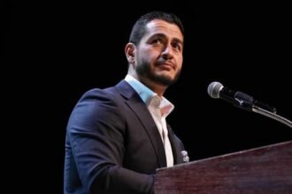 El Sayed lidera ajustada primaria demócrata al Senado en Michigan