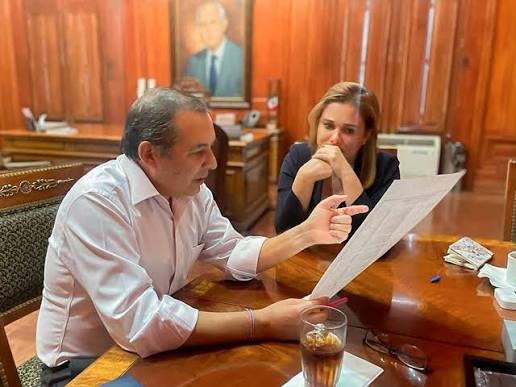 Chihuahua reserva contratos de asesoría financiera millonarios