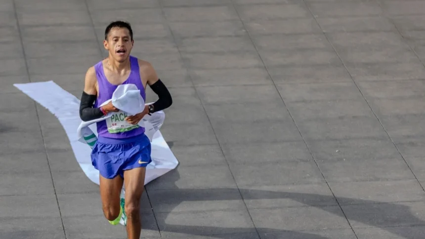 Cristhian Pacheco gana el Maratón de la Ciudad de México 2026