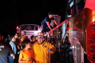 Choque en Sonora deja un muerto y 37 heridos en la México 15