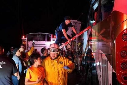 Choque en Sonora deja un muerto y 37 heridos en la México 15