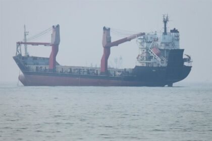 Irán afirma control total del Estrecho de Ormuz ante EE UU
