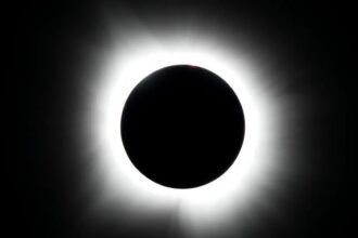 Eclipse solar de 2026 eleva precios de hoteles en Europa