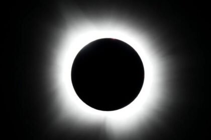 Eclipse solar de 2026 eleva precios de hoteles en Europa