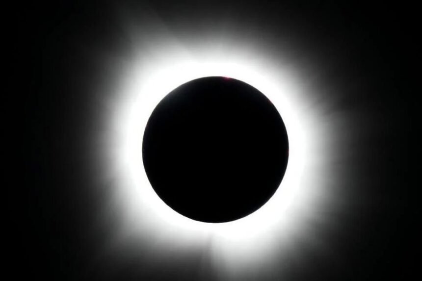 Eclipse solar de 2026 eleva precios de hoteles en Europa