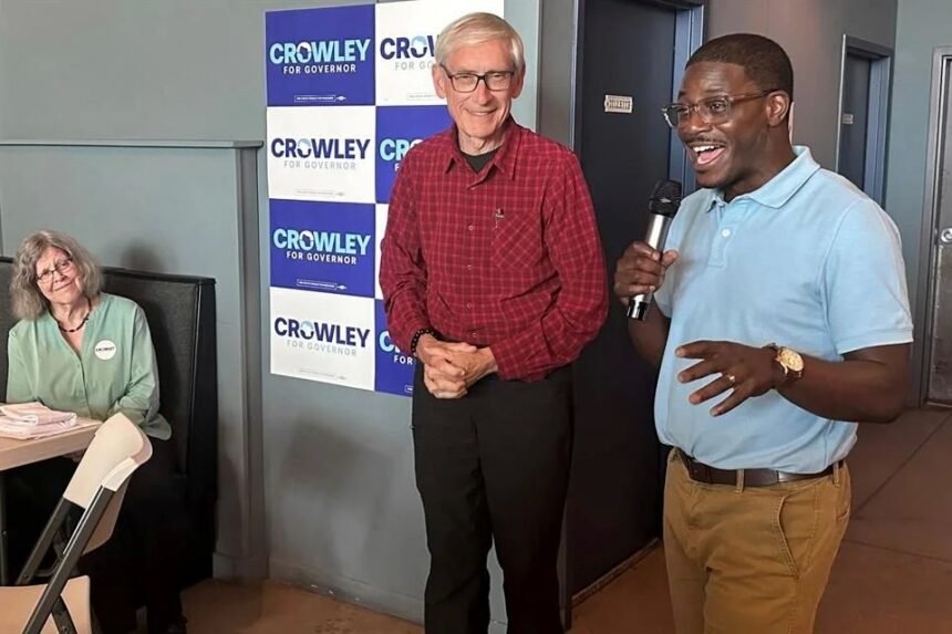 Tom Crowley gana primarias demócratas para gobernador en Wisconsin