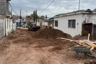 Rehabilitan calles en la colonia Popular con obra ciudadana