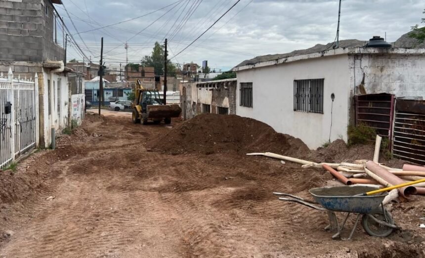 Rehabilitan calles en la colonia Popular con obra ciudadana