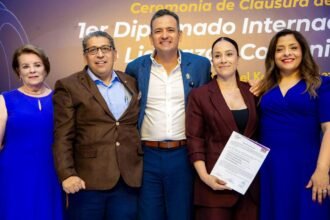 Entregan diplomas a líderes comunitarios graduados en Chihuahua