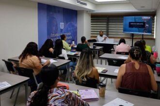 Universidad de las Mujeres supera 100 alumnas en Derecho en 2026