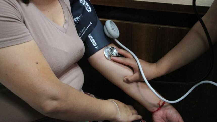 Hipertensión, diabetes y artritis dominan en adultos mayores mexicanos