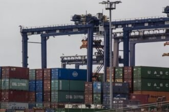 Baja 2.8% transporte marítimo de autos en México en 2026