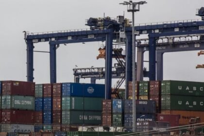 Baja 2.8% transporte marítimo de autos en México en 2026