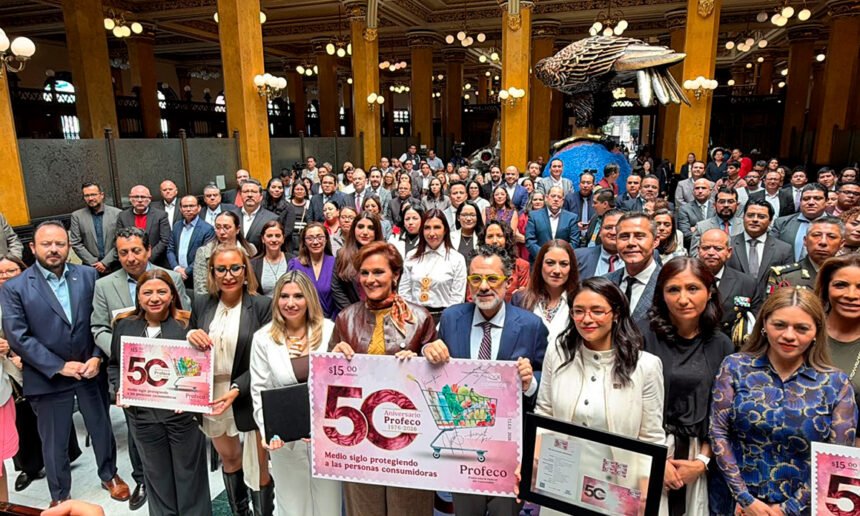 Correos de México lanza estampilla por 50 años de Profeco