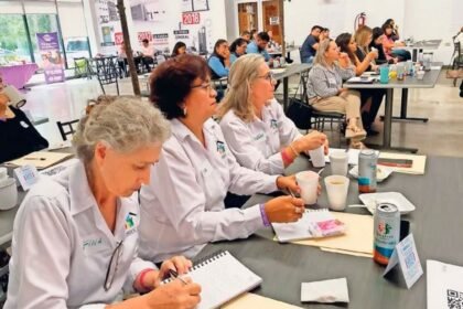 Estudiantes conocen procesos de producción lechera en Chihuahua