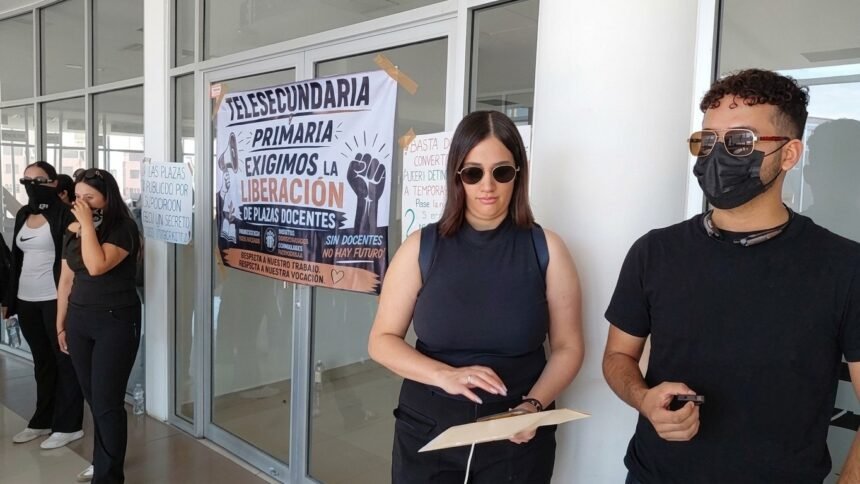 Maestros de Parral exigen transparencia en asignación de plazas