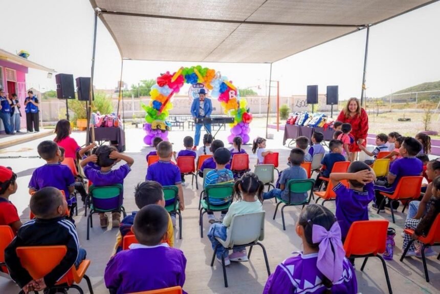 DIF Chihuahua entrega útiles escolares a 5 mil niños de primaria